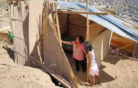 Moradias populares em terrenos desertos